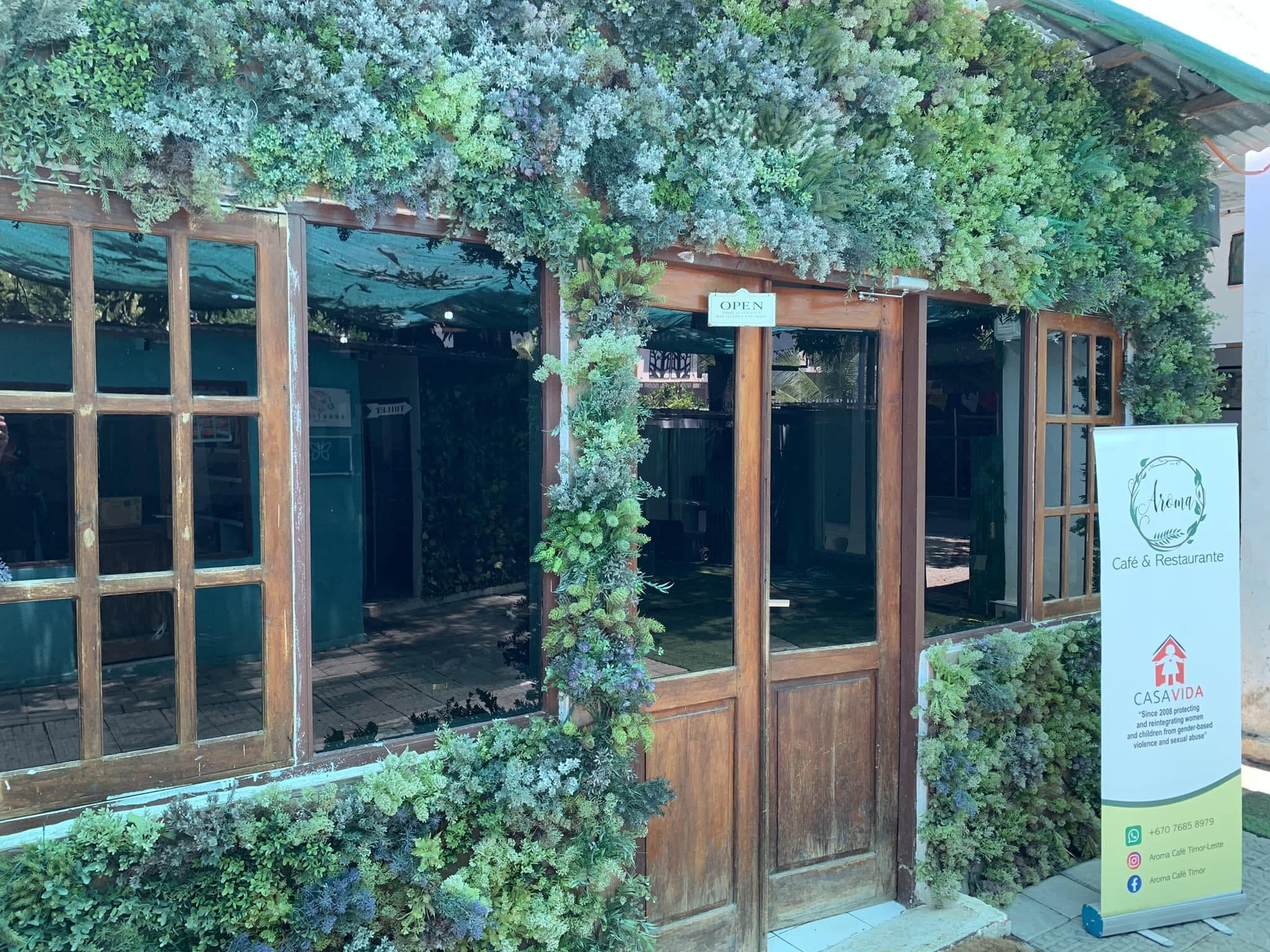 Entrada do Aroma Café & Restaurante em Díli